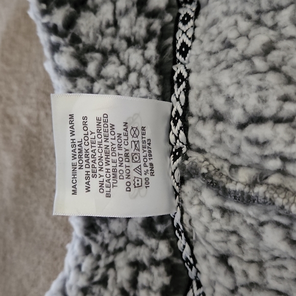 Emily B Sherpa Pullover - Picture 4 of 4